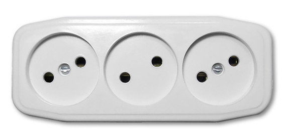Электророзетка открытой установки трехместная