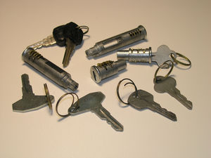 Замок кнопки двери