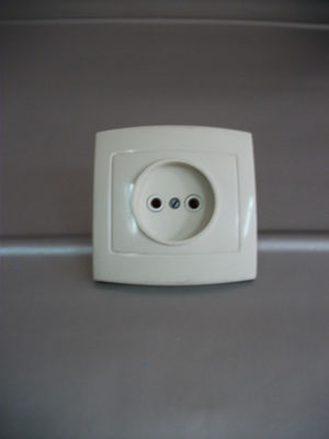 Розетка скрытой установки одноместная