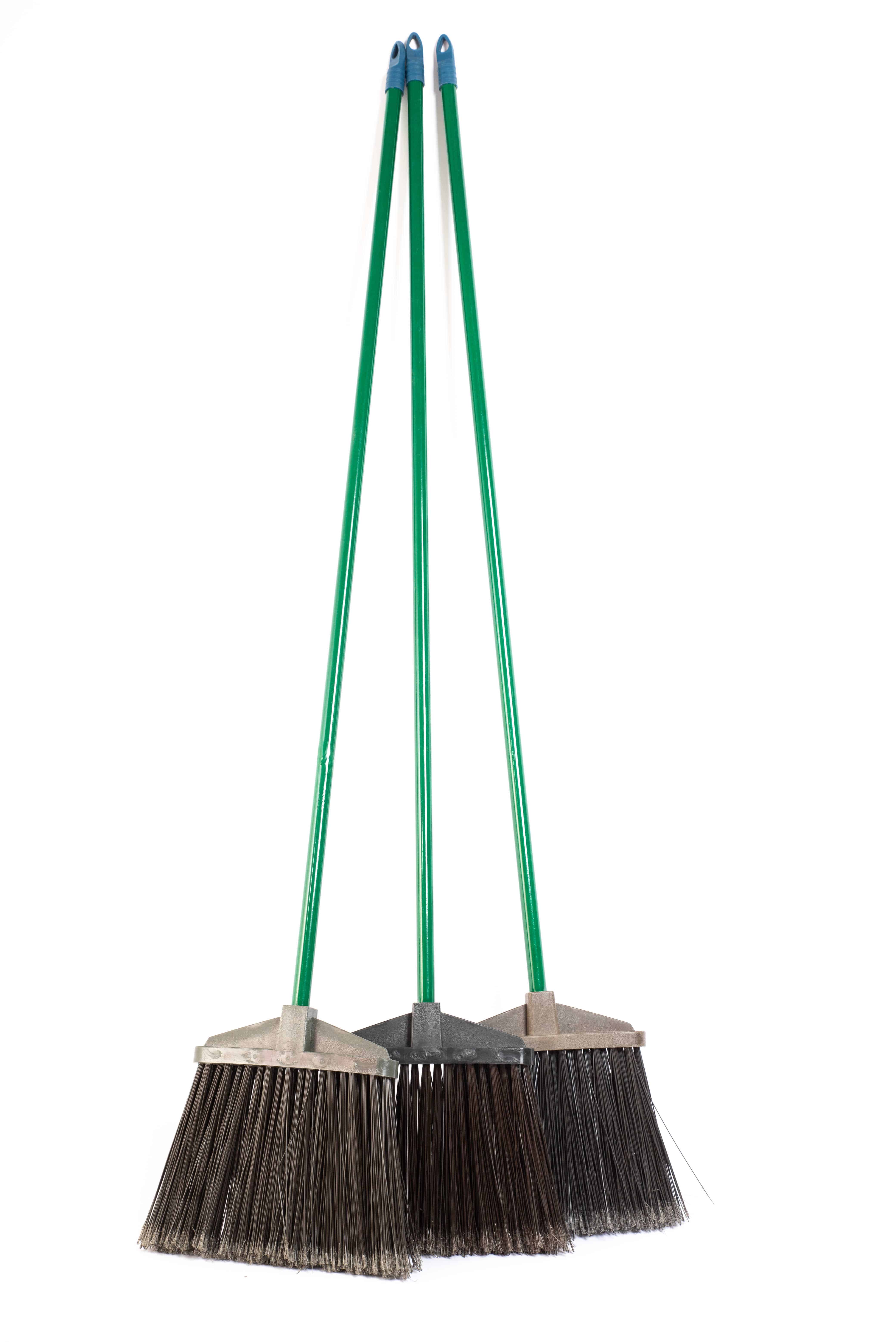 Метла полипропиленовая "Гардена-Кубань 01" с деревянным черенком D22мм. с еврорезьбой в Т/У рукаве