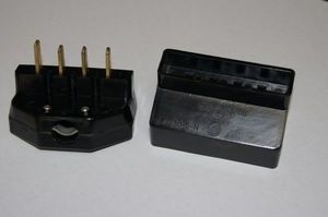 Соединитель электрический трехполюсный