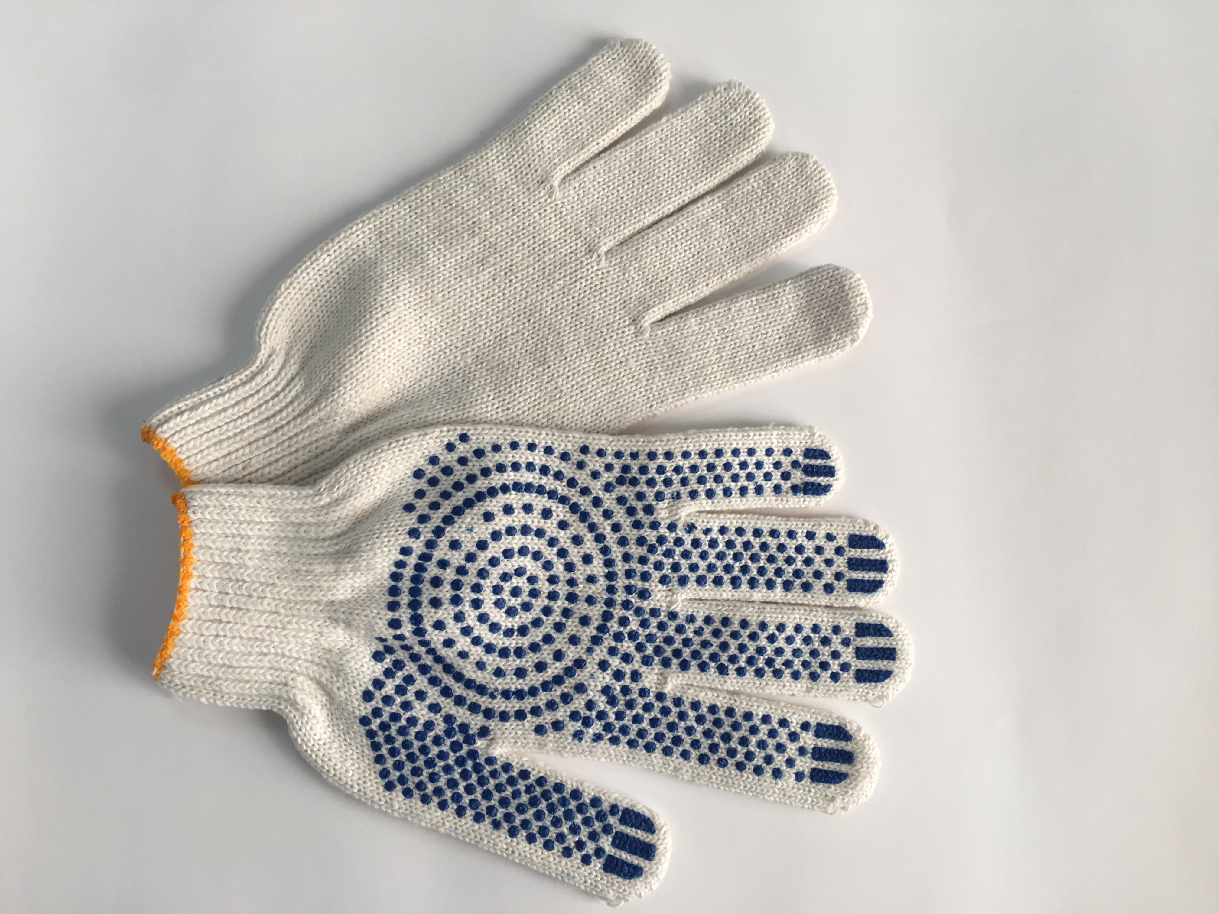 Перчатки трикотажные, с нанесением ПВХ,          5 нитей 7 класс (повышенной прочности) белые