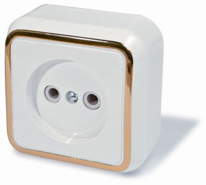 Розетка открытой установки одноместная, серия Москвичка, цвет белый с рамкой под золото