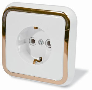 Розетка скрытой установки одноместная,с заземлением и защитными шторками, серия Москвичка, цвет белый с рамкой под золото