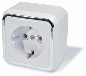 Розетка открытой установки одноместная, с заземлением, серия Москвичка, цвет белый с рамкой под серебро