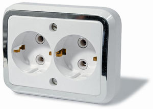 Розетка скрытой установки двухместная,с заземлением, серия Москвичка, цвет белый с рамкой под серебро