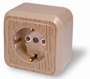 Розетка открытой установки одноместная, с заземлением, серия Россиянка, цвет под светлое дерево