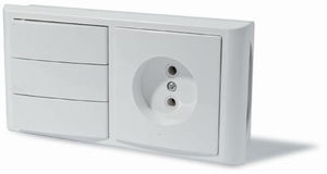 Блок ЭУУ выключатель трехклавишный + розетка, серия Модерн, цвет белый
