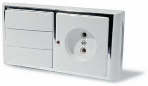 Блок ЭУУ выключатель трехклавишный с подсветкой+ розетка, серия Модерн, цвет белый с рамкой под серебро