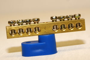 Шина нулевая с одним изолятором "Стойка"