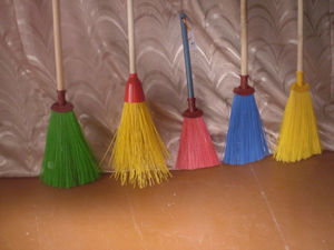 Метла синтетическая (плоская, круглая)