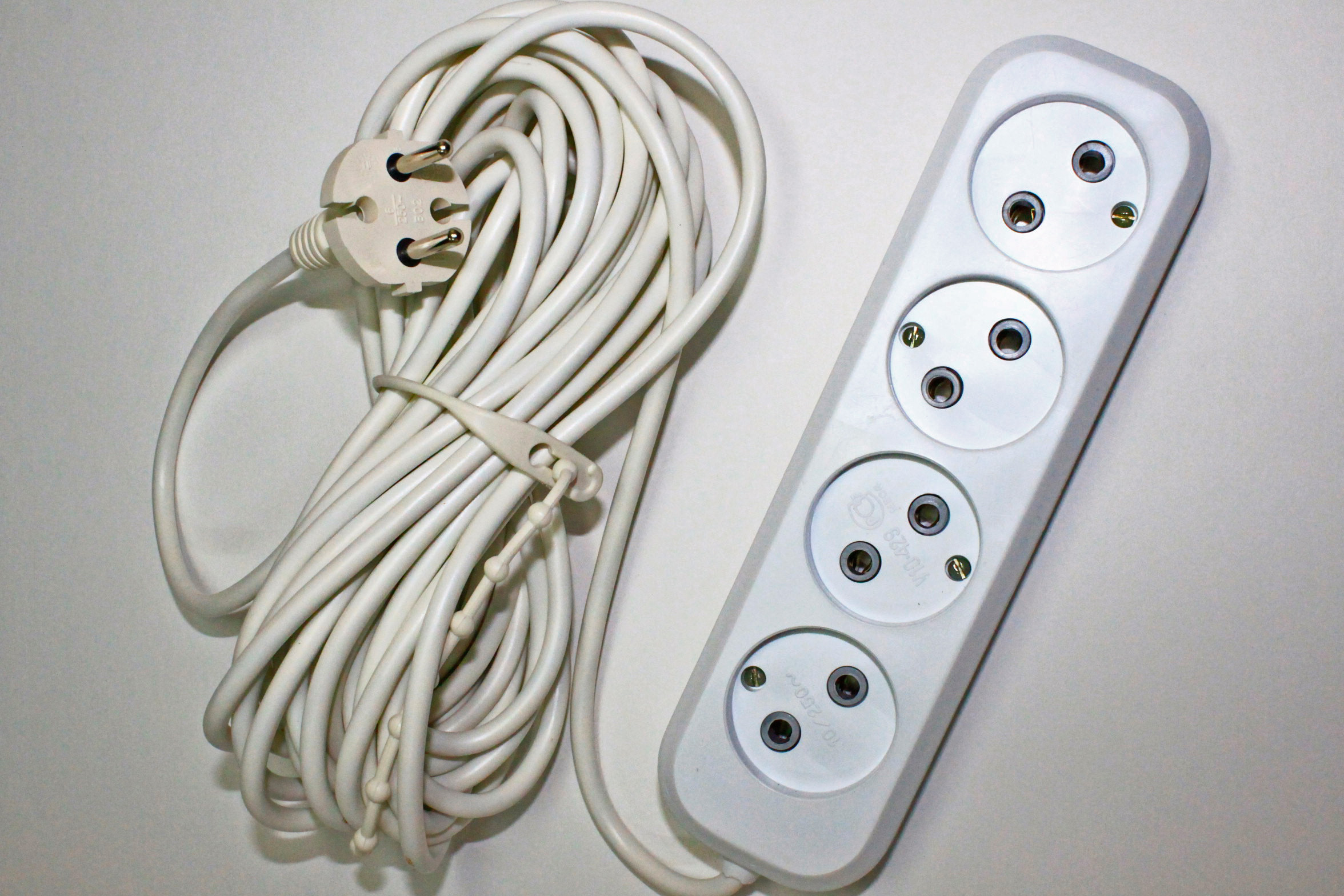 Удлинитель бытовой (4 гнезда)