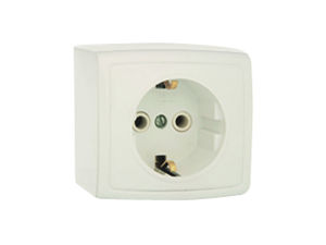 Розетка открытой установки с заземляющим контактом одноместная РА16-227