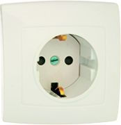 Розетка скрытой установки одноместная с заземляющим контактом, защитной шторкой РС16-236