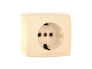 Розетка открытой установки с заземляющим контактом одноместная РА16-227 "слоновая кость"