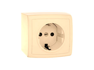 Розетка открытой установки с заземляющим контактом, защитной шторкой одноместная РА16-164 "слоновая кость"