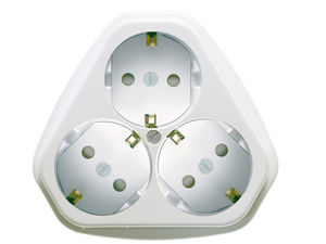 Розетка скрытой установки с заземляющим контактом, защитной шторкой трехместная (ток 16А) РС10/16-503