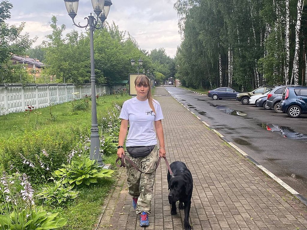 эксперт-кинолог Анна с собакой